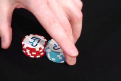Видео: Трюки с покерными фишками 4 — The Chip Shuffle